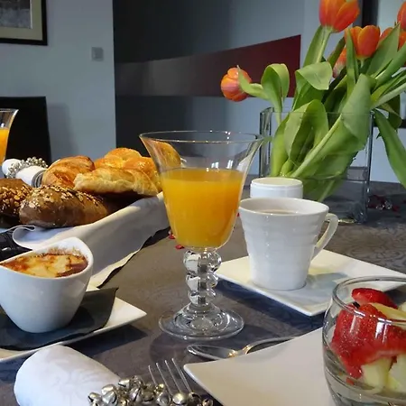 Chambres D'hotes La Cecile Bed & Breakfast 3*