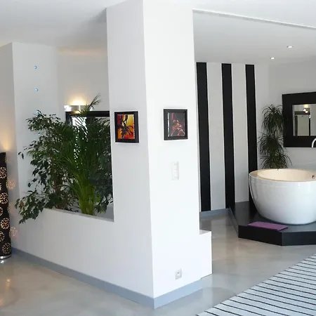 Chambres D'hotes La Cecile Bed & Breakfast 3*