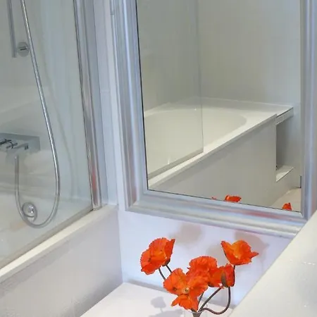 Chambres D'hotes La Cecile Bed & Breakfast 3*