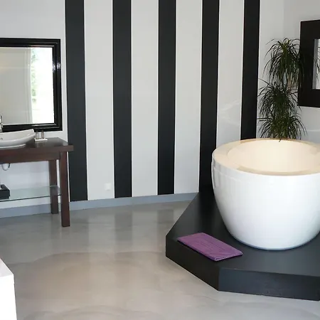Chambres D'hotes La Cecile 3*